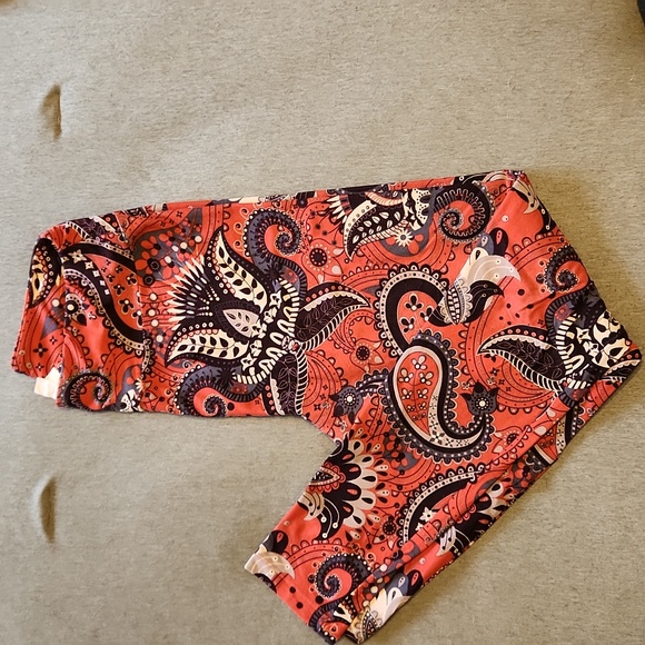 LuLaRoe Pants - LuLaRoe os paisley leggings